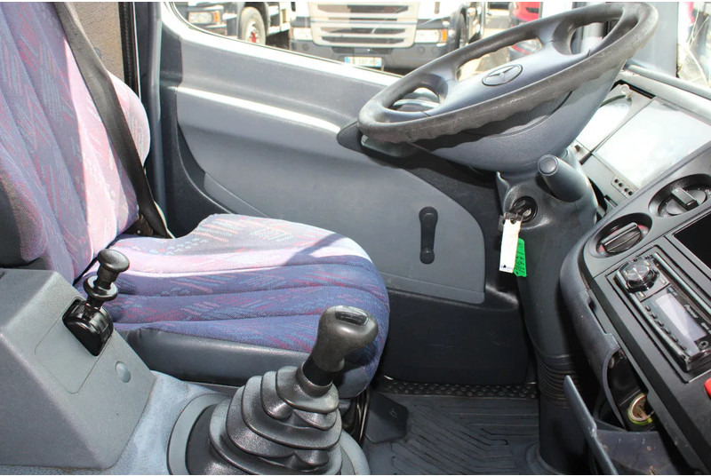 Camión chasis Mercedes-Benz Atego 918 + MANUAL + EURO 2: foto 7