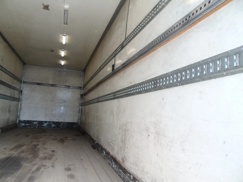 Camión caja cerrada Renault Midlum 220 + euro 5 + MANUAL + lift + 12T: foto 11