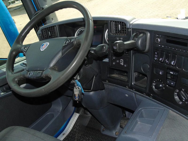 Scania P250 + EURO 6 + LIFT - Camión caja cerrada: foto 4 Scania P250 + EURO 6 + LIFT - Camión caja cerrada: foto 4