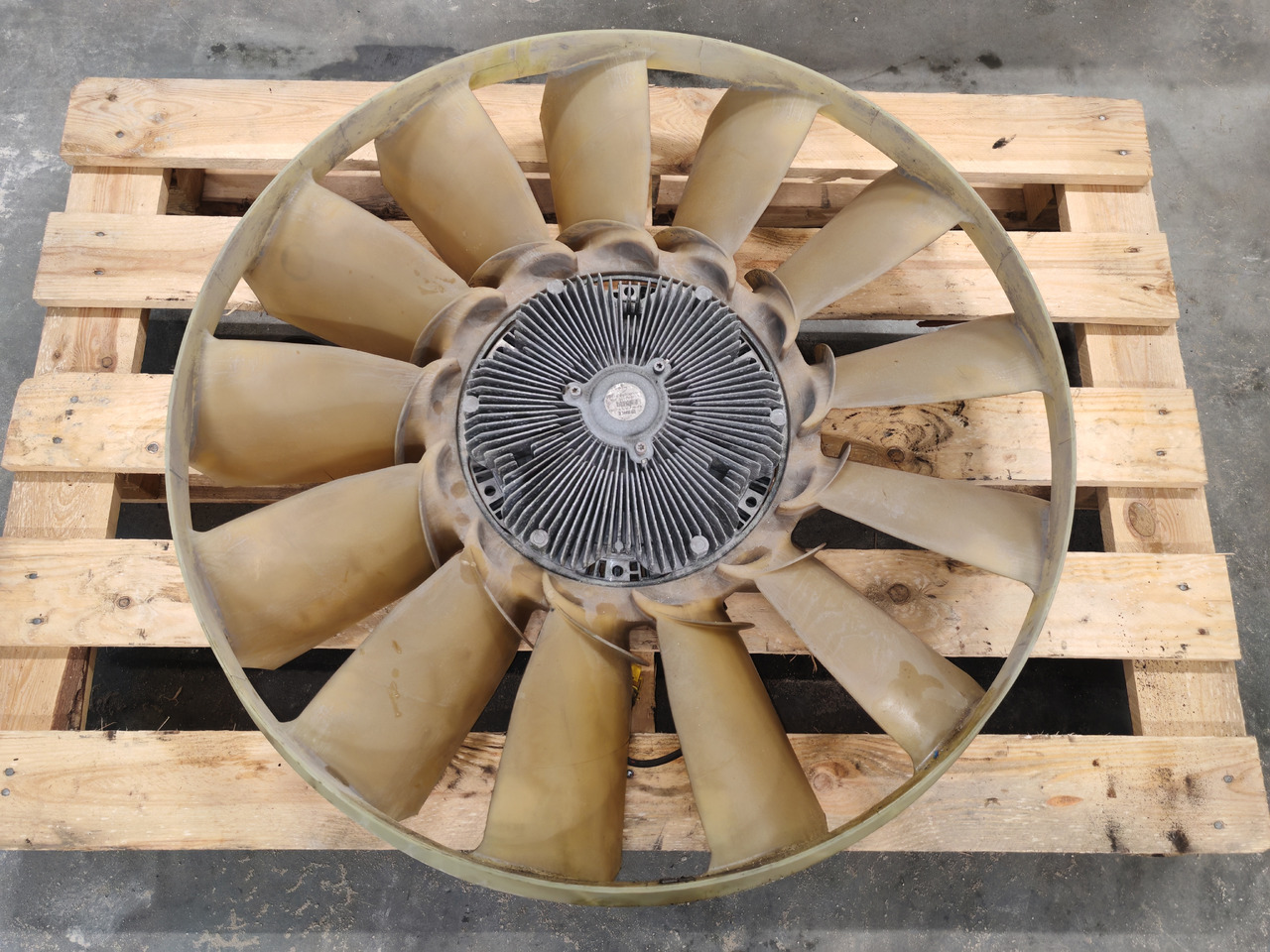MAN TGS TGX / D2676LF / VISCO CLUTCH FAN / 51066007125 - Ventilador: foto 2 MAN TGS TGX / D2676LF / VISCO CLUTCH FAN / 51066007125 - Ventilador: foto 2