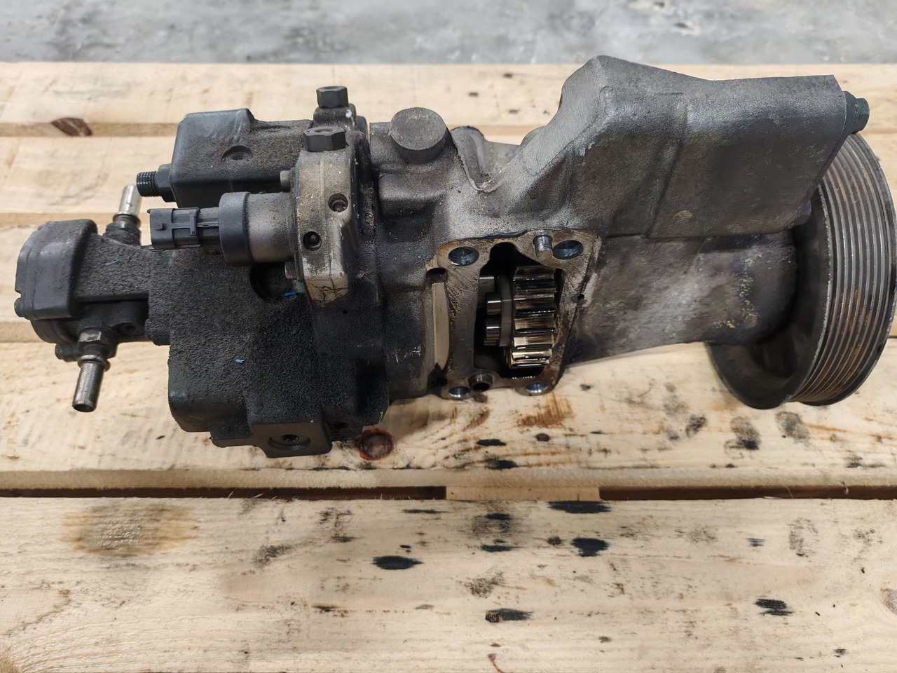 MAN TGS TGX EURO 6 / D2676LF / BOSCH FUEL PUMP / 51111037858 - Bomba de combustible: foto 4 MAN TGS TGX EURO 6 / D2676LF / BOSCH FUEL PUMP / 51111037858 - Bomba de combustible: foto 4