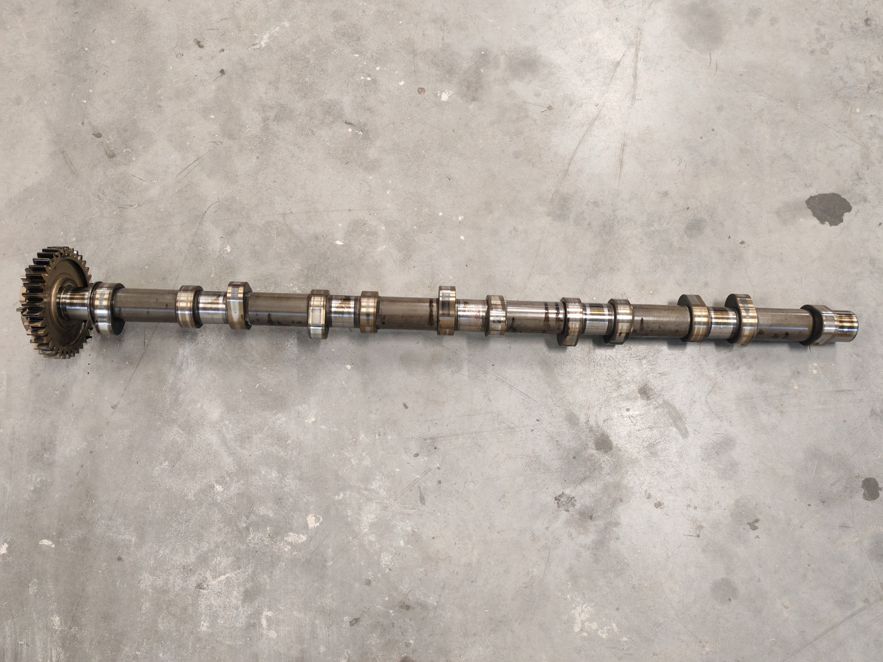 MAN TGS TGX EURO 6 / D2676LF / CAMSHAFT / 51044011023 - Árbol de levas: foto 2 MAN TGS TGX EURO 6 / D2676LF / CAMSHAFT / 51044011023 - Árbol de levas: foto 2