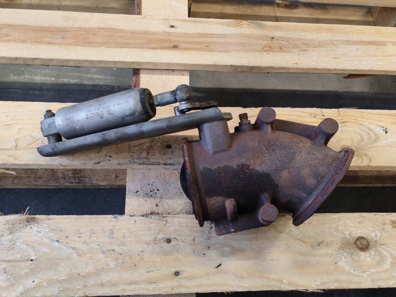 MAN TGS TGX EURO 6 / D2676LF51 / ENGINE BRAKE / 51152016270 - Motor y piezas: foto 2 MAN TGS TGX EURO 6 / D2676LF51 / ENGINE BRAKE / 51152016270 - Motor y piezas: foto 2