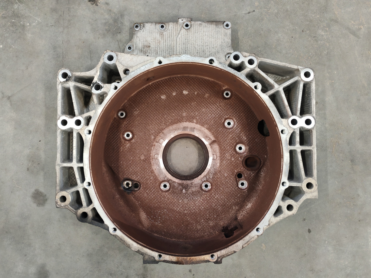 MAN TGS TGX EURO6 / D2676LF / FLYWHEEL HOUSING / 51014013297 - Volante de inercia: foto 2 MAN TGS TGX EURO6 / D2676LF / FLYWHEEL HOUSING / 51014013297 - Volante de inercia: foto 2