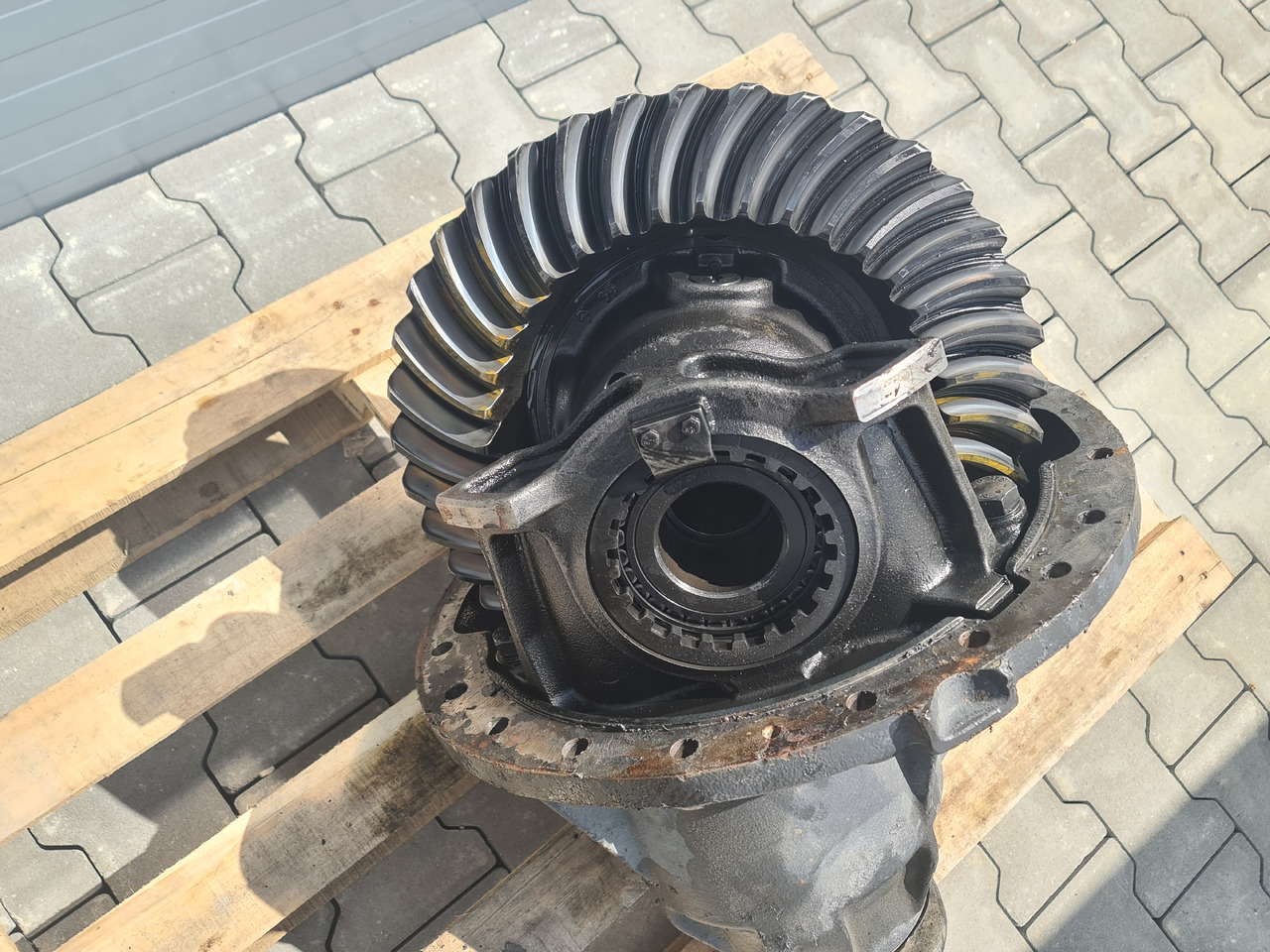 VOLVO DIFFERENTIAL DIFF / MS18X / RSS1360 / RATIO 2.85 37-13 / WORLDWIDE DELIVERY - Eje posterior: foto 2 VOLVO DIFFERENTIAL DIFF / MS18X / RSS1360 / RATIO 2.85 37-13 / WORLDWIDE DELIVERY - Eje posterior: foto 2