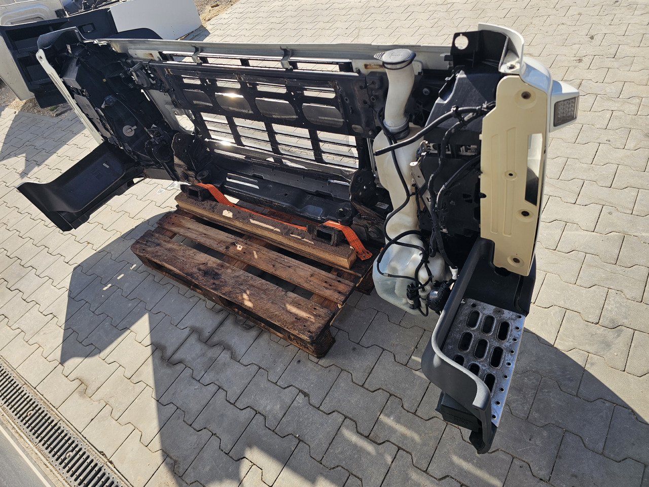 VOLVO FM3 EUR0 5 / COMPLETE BUMPER - Parachoques: foto 5 VOLVO FM3 EUR0 5 / COMPLETE BUMPER - Parachoques: foto 5