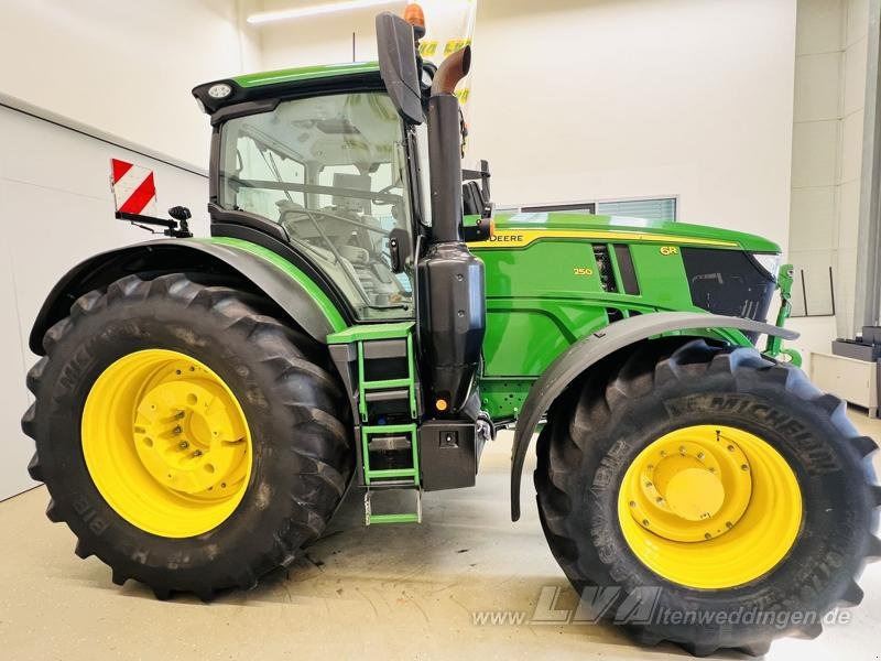 John Deere 6R 250 - Tractor: foto 5 John Deere 6R 250 - Tractor: foto 5