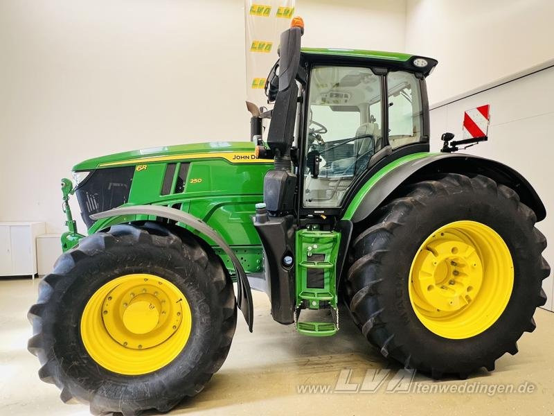 John Deere 6R 250 - Tractor: foto 4 John Deere 6R 250 - Tractor: foto 4