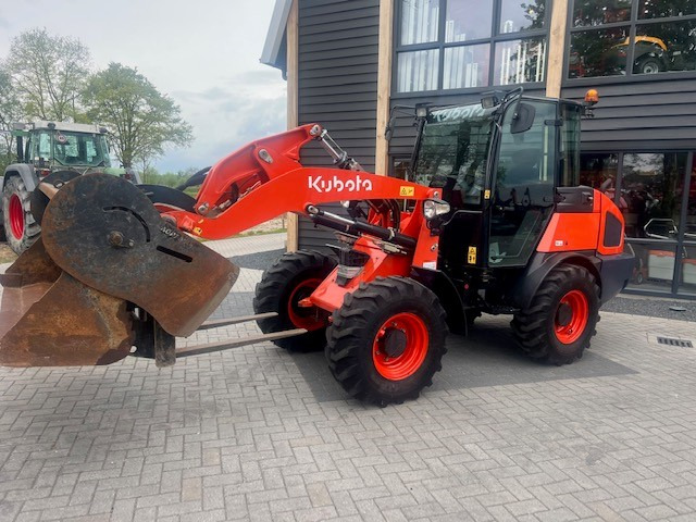 KUBOTA R082 - Cargadora de ruedas: foto 3 KUBOTA R082 - Cargadora de ruedas: foto 3