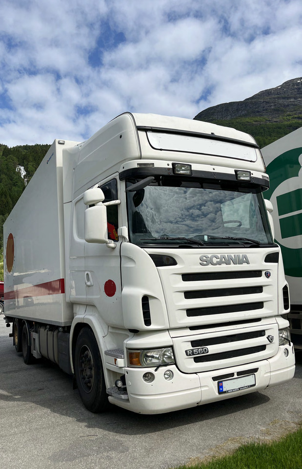 SCANIA R560 6x2, retarder - Camión caja cerrada: foto 2 SCANIA R560 6x2, retarder - Camión caja cerrada: foto 2