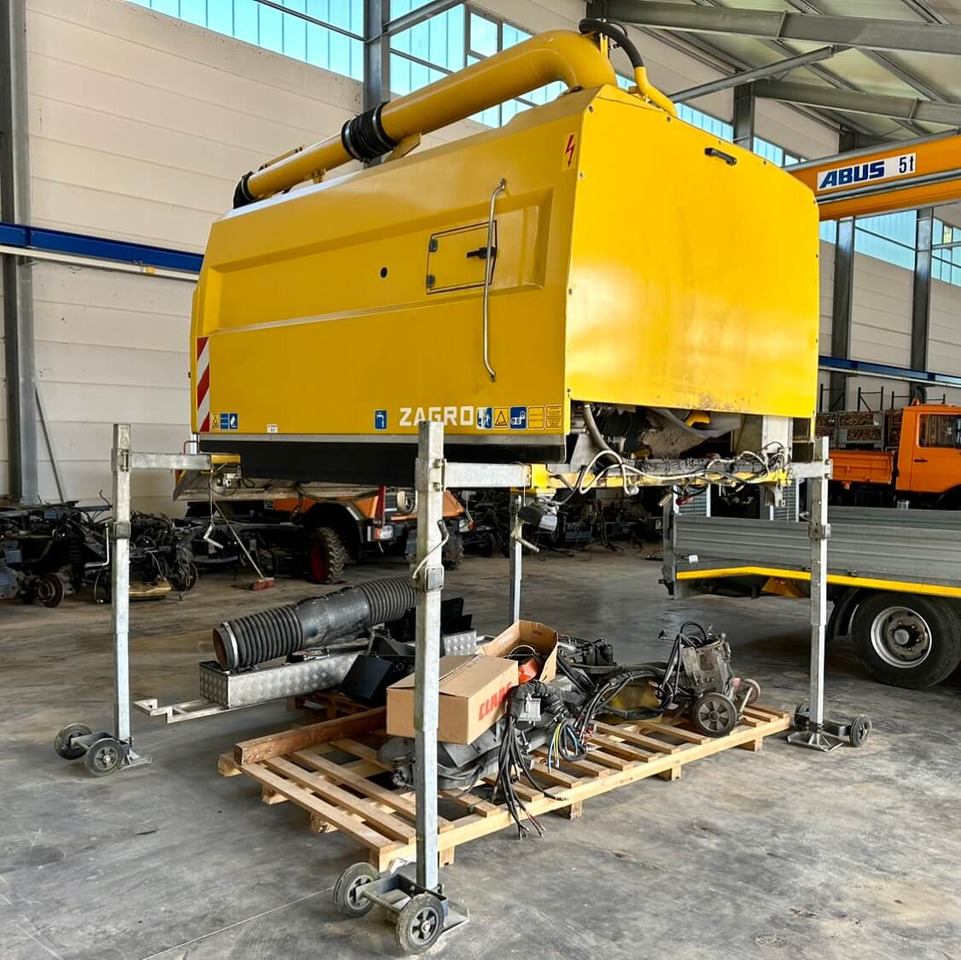 Unimog Aufbaukehrmaschine Trilety SK-370 - Barredora vial: foto 1 Unimog Aufbaukehrmaschine Trilety SK-370 - Barredora vial: foto 1