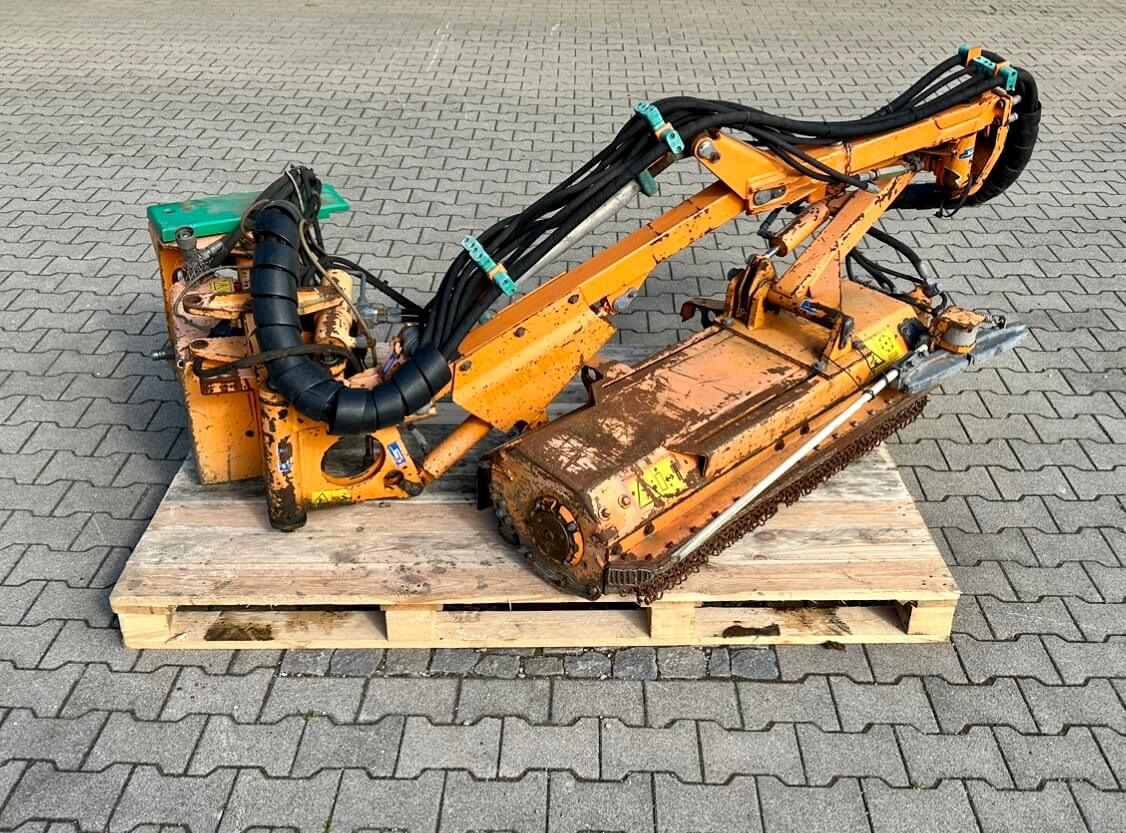 Unimog Randstreifenmulcher Mulag MRK 300 - Desbrozadora lateral: foto 1 Unimog Randstreifenmulcher Mulag MRK 300 - Desbrozadora lateral: foto 1