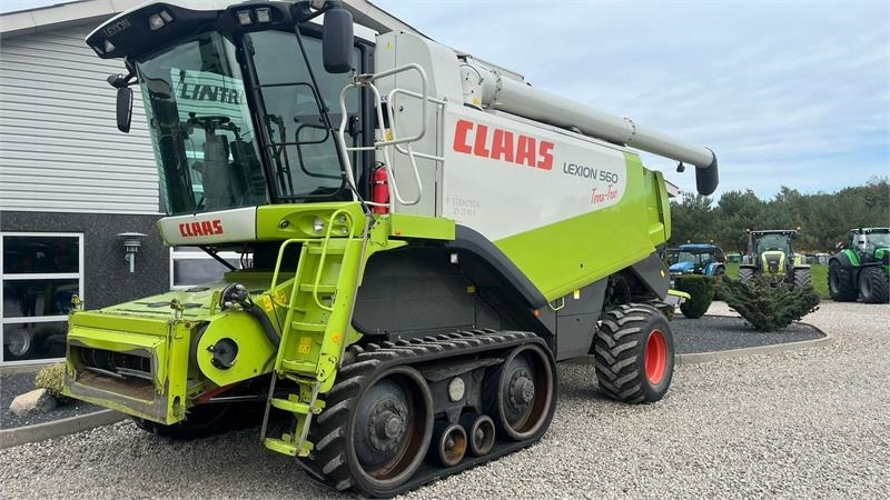 Claas LEXION 560 Med ny bælter og 4wd - Cosechadora de granos: foto 2 Claas LEXION 560 Med ny bælter og 4wd - Cosechadora de granos: foto 2
