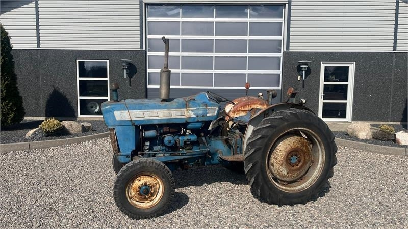 Ford 3000 - Tractor: foto 1 Ford 3000 - Tractor: foto 1
