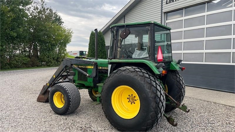 John Deere 1640 Med græsdæk og frontlæsser - Tractor: foto 3 John Deere 1640 Med græsdæk og frontlæsser - Tractor: foto 3
