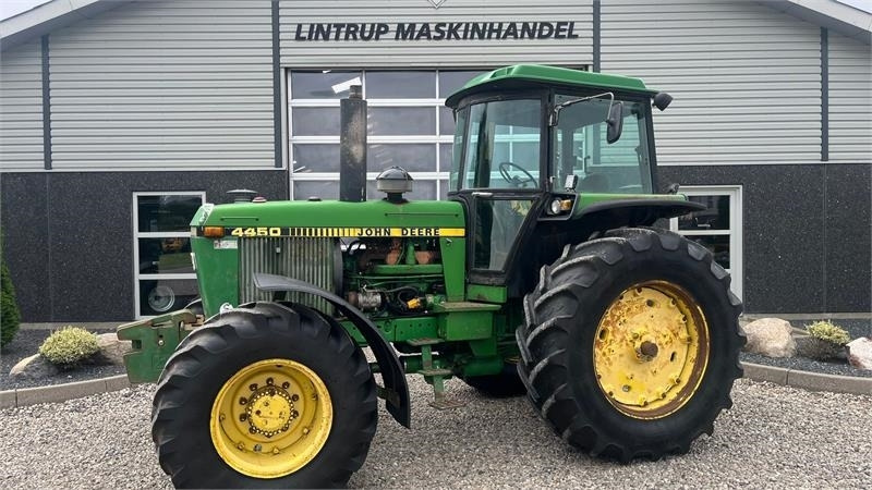 John Deere 4450 med 7,6L motor - Tractor: foto 1 John Deere 4450 med 7,6L motor - Tractor: foto 1