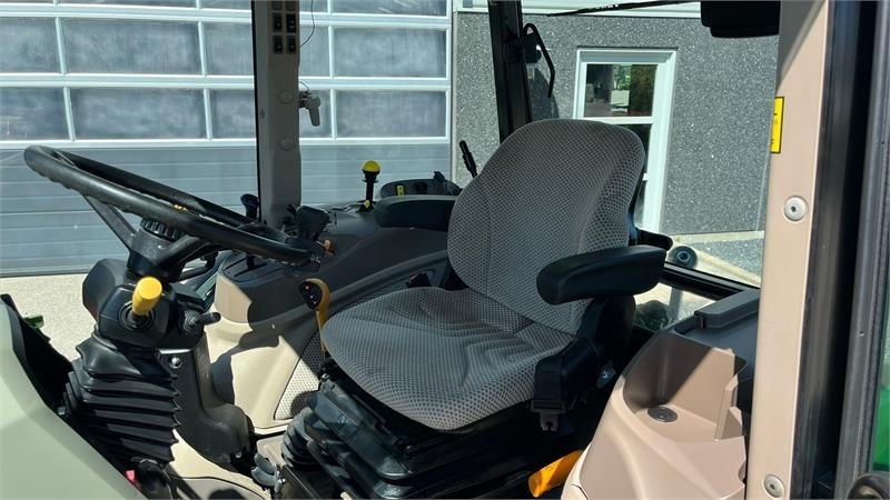 John Deere 5115M Med frontlæsser, som ny - Tractor: foto 5 John Deere 5115M Med frontlæsser, som ny - Tractor: foto 5