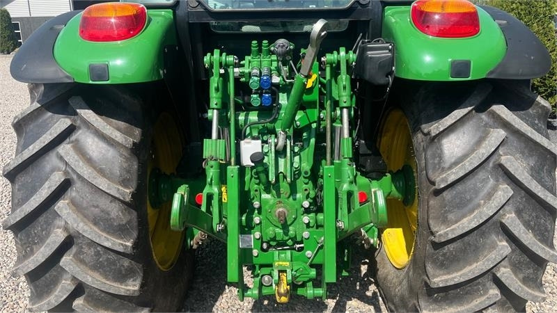 John Deere 5115M Med frontlæsser, som ny - Tractor: foto 4 John Deere 5115M Med frontlæsser, som ny - Tractor: foto 4
