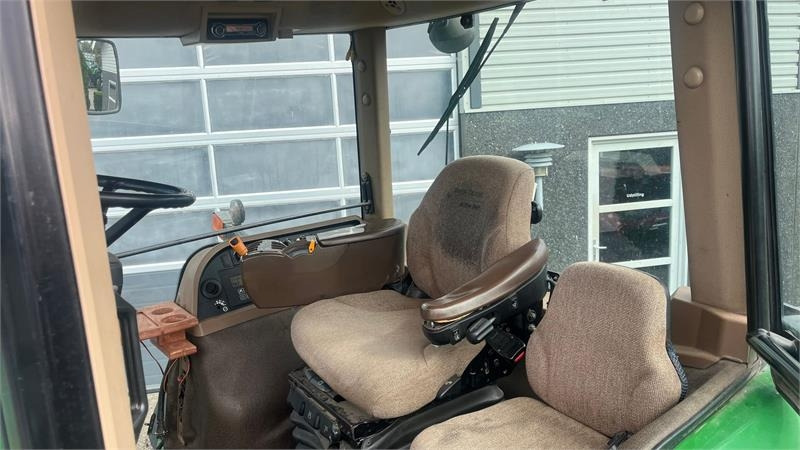 Tractor John Deere 8230 Med frontlift: foto 6 Tractor John Deere 8230 Med frontlift: foto 6