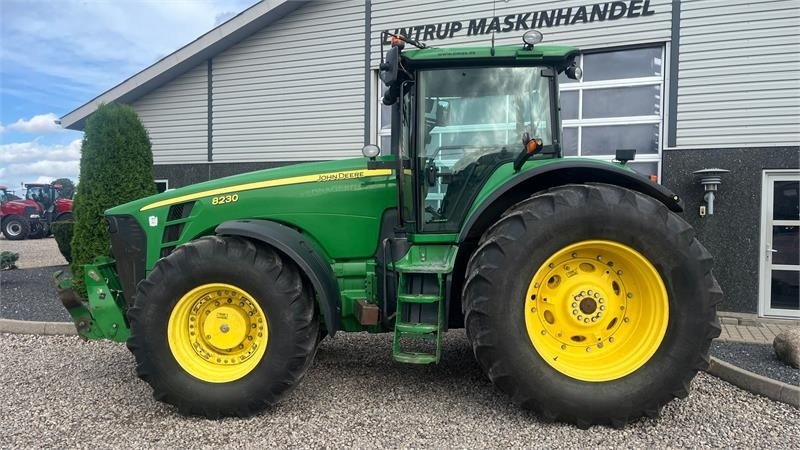 Tractor John Deere 8230 Med frontlift: foto 11 Tractor John Deere 8230 Med frontlift: foto 11