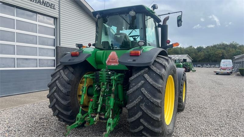 Tractor John Deere 8230 Med frontlift: foto 15 Tractor John Deere 8230 Med frontlift: foto 15