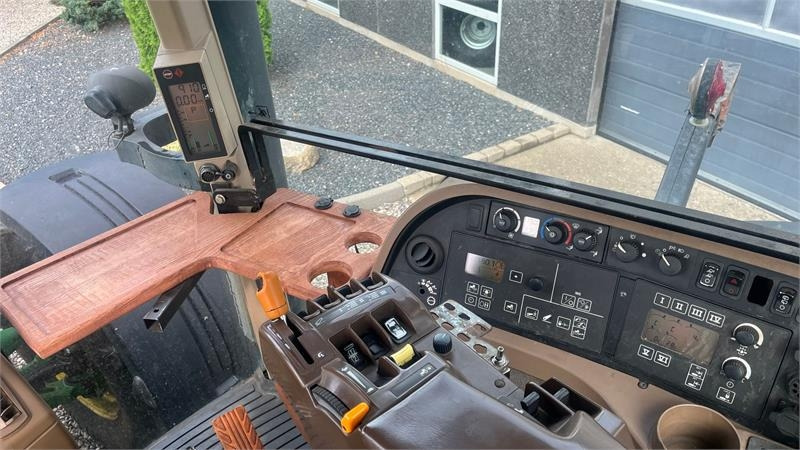 Tractor John Deere 8230 Med frontlift: foto 7 Tractor John Deere 8230 Med frontlift: foto 7