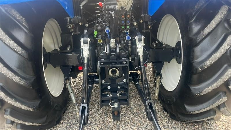 New Holland T7.175 RangeCommand med frontlift. Meget velholdt - Tractor: foto 5 New Holland T7.175 RangeCommand med frontlift. Meget velholdt - Tractor: foto 5