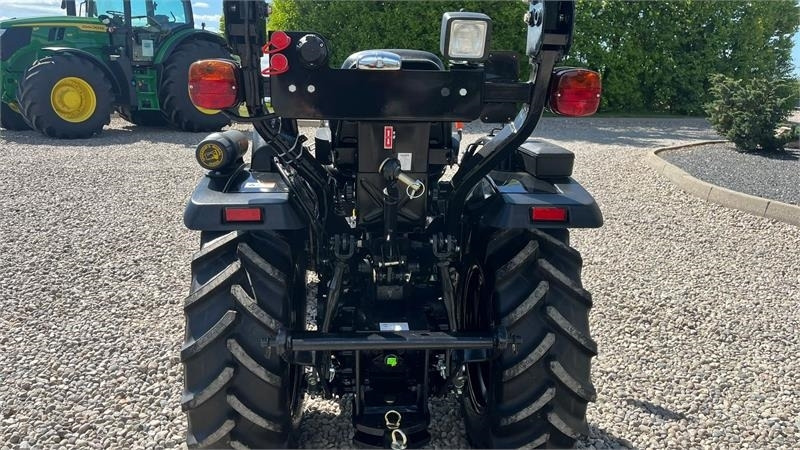 Solis S26 Limited Edition i sort 6+2 Gearmaskine med Ser - Tractor municipal: foto 4 Solis S26 Limited Edition i sort 6+2 Gearmaskine med Ser - Tractor municipal: foto 4