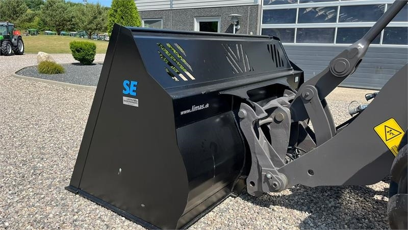 Volvo 4m3 skovl med Volvo beslag på. Den er 2.75m bred - Cargadora de ruedas: foto 4 Volvo 4m3 skovl med Volvo beslag på. Den er 2.75m bred - Cargadora de ruedas: foto 4