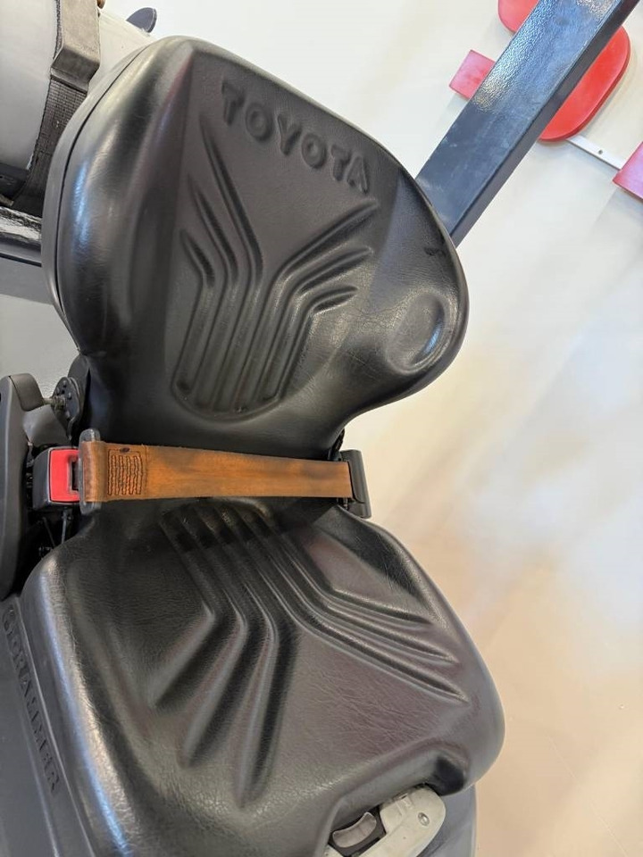 Toyota 11051 - 8FBE15T - Carretilla elevadora eléctrica: foto 5 Toyota 11051 - 8FBE15T - Carretilla elevadora eléctrica: foto 5