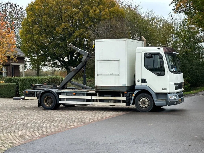 DAF LF 45 180!! HAAKARM/CONTAINER!!MOBILE WORKSHOP!! - Camión multibasculante: foto 2 DAF LF 45 180!! HAAKARM/CONTAINER!!MOBILE WORKSHOP!! - Camión multibasculante: foto 2