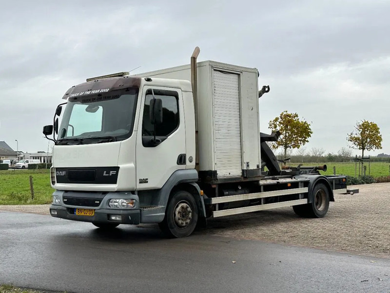 DAF LF 45 180!! HAAKARM/CONTAINER!!MOBILE WORKSHOP!! - Camión multibasculante: foto 4 DAF LF 45 180!! HAAKARM/CONTAINER!!MOBILE WORKSHOP!! - Camión multibasculante: foto 4