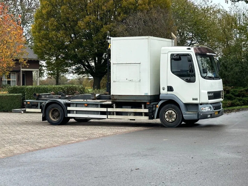 DAF LF 45 180!! HAAKARM/CONTAINER!!MOBILE WORKSHOP!! - Camión multibasculante: foto 3 DAF LF 45 180!! HAAKARM/CONTAINER!!MOBILE WORKSHOP!! - Camión multibasculante: foto 3