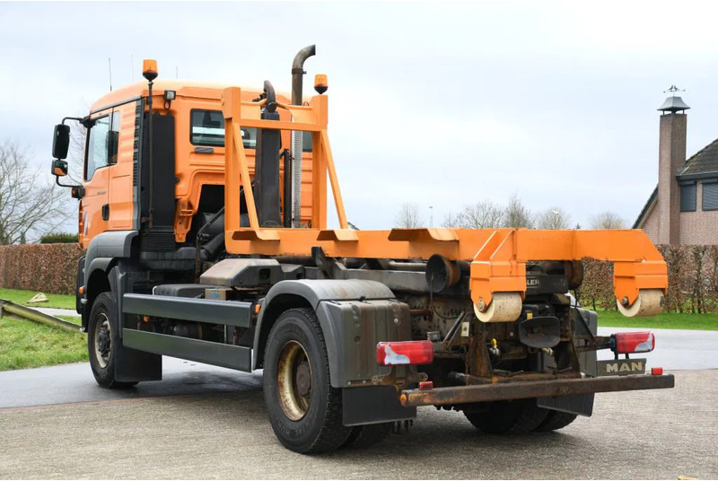 MAN TGA 18.350 4X4 BL HAAKARM/HOOKLIFT/ABROLLER!!KOMMUNAL!! - Camión multibasculante: foto 4 MAN TGA 18.350 4X4 BL HAAKARM/HOOKLIFT/ABROLLER!!KOMMUNAL!! - Camión multibasculante: foto 4