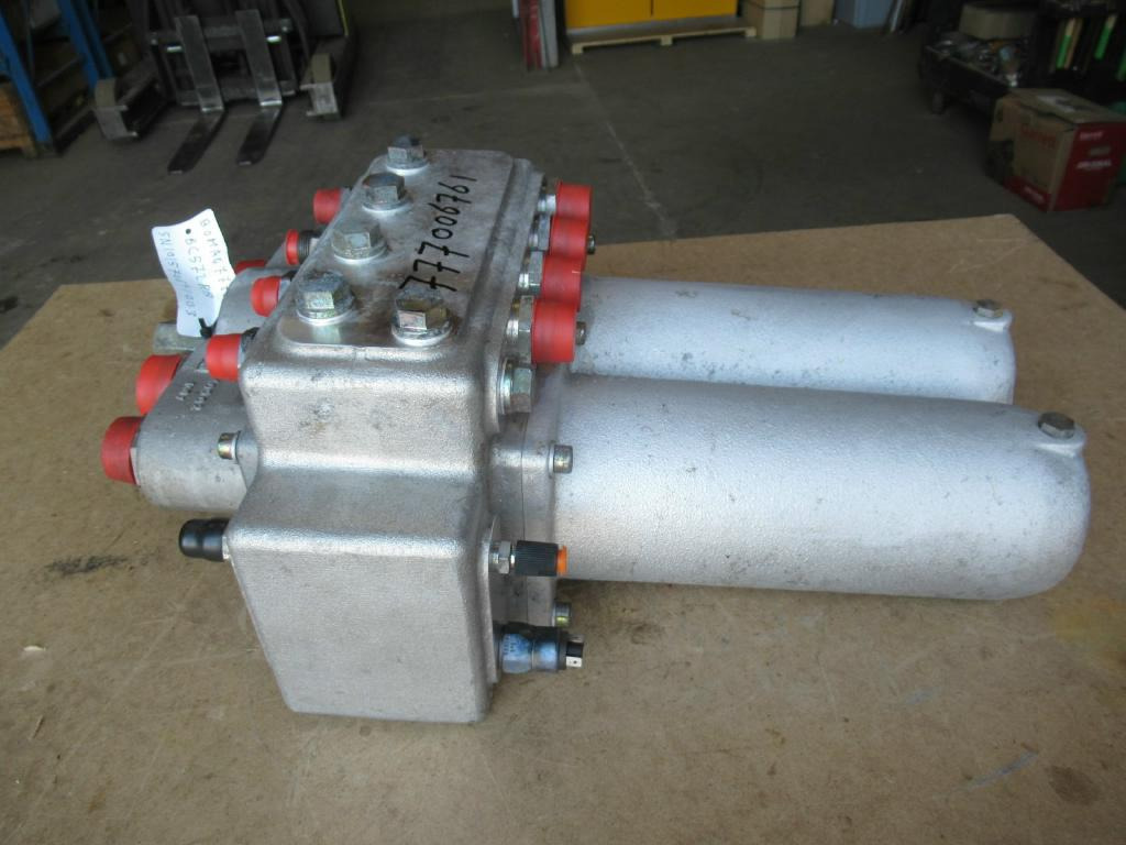 Bomag BC572RB - - Filtro de aceite para Maquinaria de construcción: foto 1 Bomag BC572RB - - Filtro de aceite para Maquinaria de construcción: foto 1