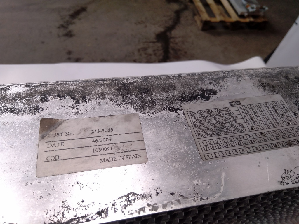 Caterpillar 2435063 - Intercooler para Maquinaria de construcción: foto 5 Caterpillar 2435063 - Intercooler para Maquinaria de construcción: foto 5