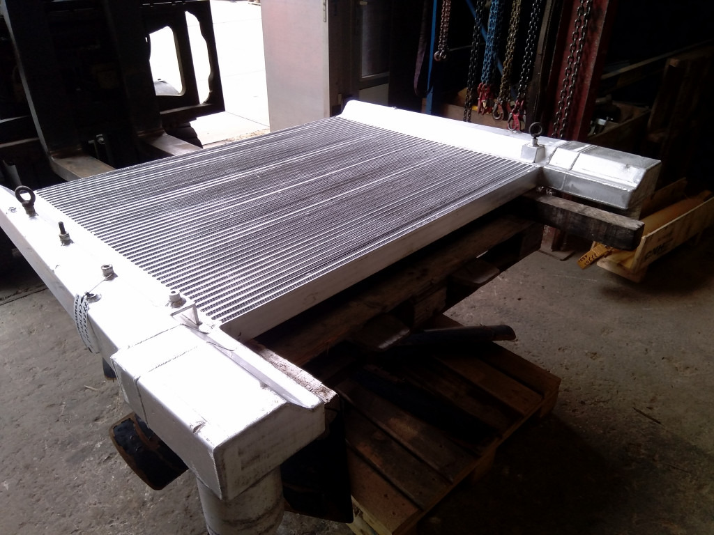 Caterpillar 365CL - - Intercooler para Maquinaria de construcción: foto 2 Caterpillar 365CL - - Intercooler para Maquinaria de construcción: foto 2