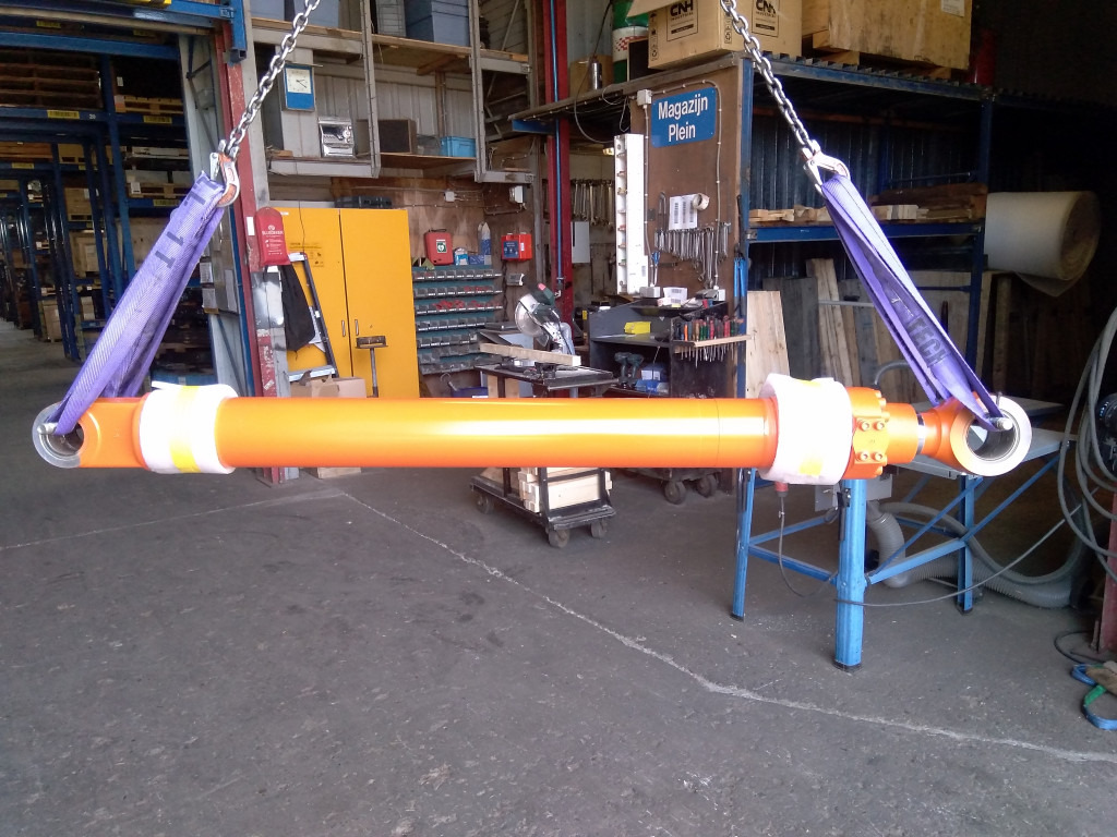 Hitachi 9256994 - Cilindro hidráulico para Maquinaria de construcción: foto 1 Hitachi 9256994 - Cilindro hidráulico para Maquinaria de construcción: foto 1
