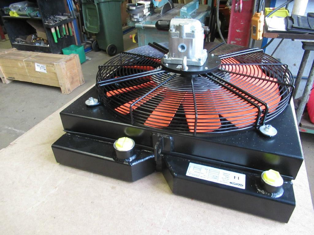 New Holland 6559577 - Radiador para Maquinaria de construcción: foto 2 New Holland 6559577 - Radiador para Maquinaria de construcción: foto 2