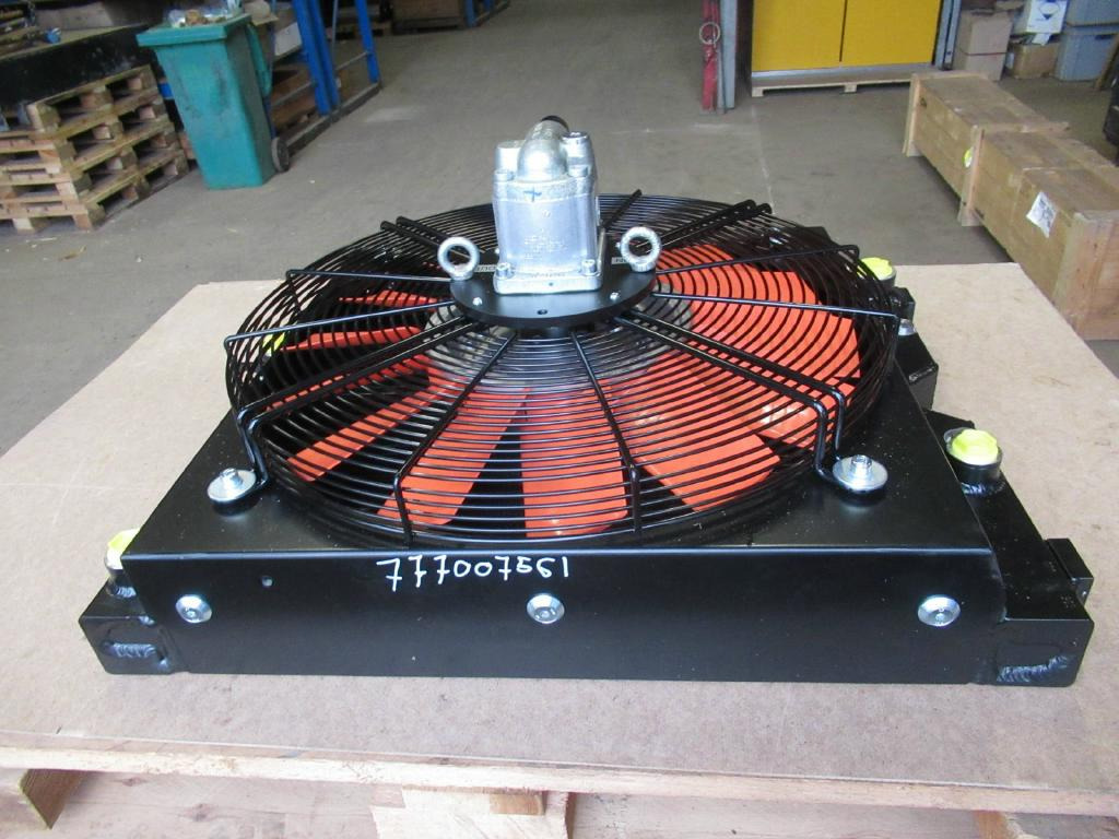 New Holland 6559577 - Radiador para Maquinaria de construcción: foto 1 New Holland 6559577 - Radiador para Maquinaria de construcción: foto 1