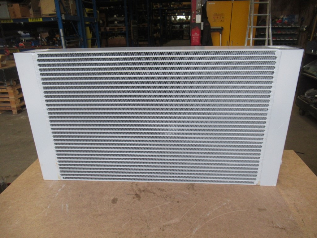 New Holland 6904526 - Radiador para Maquinaria de construcción: foto 4 New Holland 6904526 - Radiador para Maquinaria de construcción: foto 4