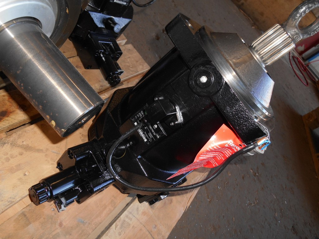 New Holland 84345391 - Motor hidráulico para Maquinaria de construcción: foto 4 New Holland 84345391 - Motor hidráulico para Maquinaria de construcción: foto 4