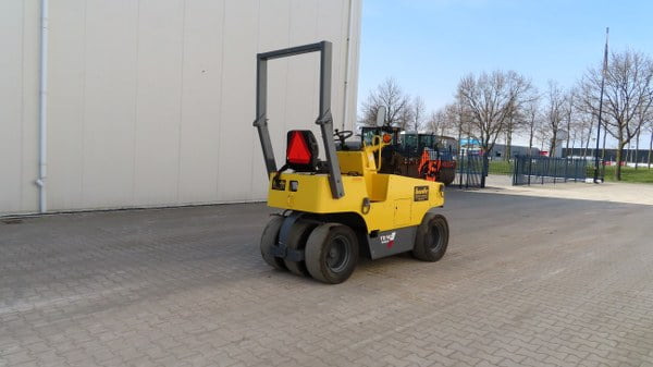 Sakai TS 160 - Rodillo de neumáticos: foto 2 Sakai TS 160 - Rodillo de neumáticos: foto 2