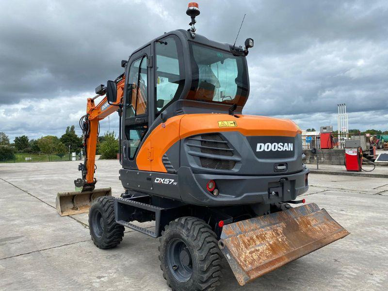 Doosan DX57W - Excavadora de ruedas: foto 2 Doosan DX57W - Excavadora de ruedas: foto 2