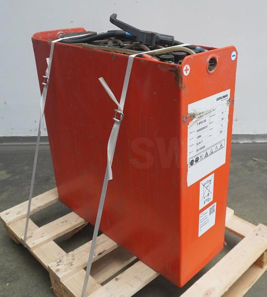 GRUMA 24 Volt 2 PzS 250 Ah - Acumulador: foto 1 GRUMA 24 Volt 2 PzS 250 Ah - Acumulador: foto 1
