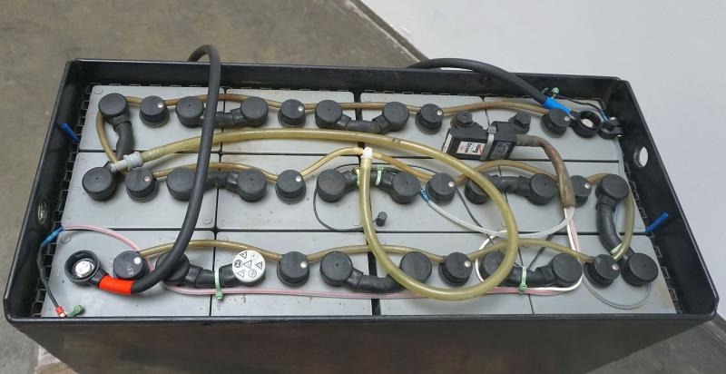 HAWKER 24 Volt 6 PzS 930 Ah - Acumulador: foto 2 HAWKER 24 Volt 6 PzS 930 Ah - Acumulador: foto 2