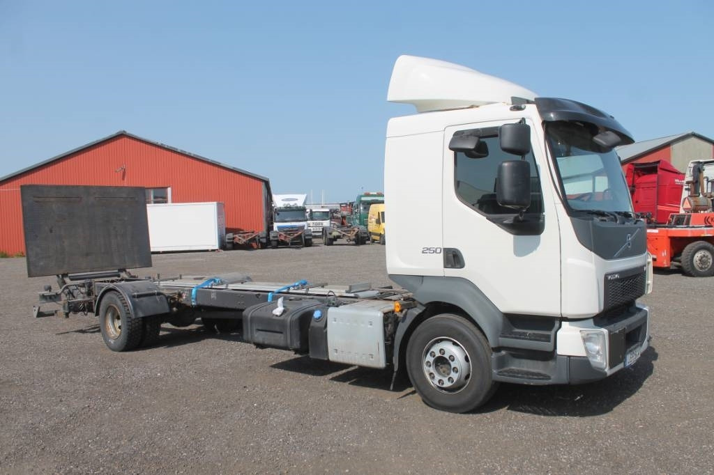 Volvo FL250 4x2 Serie 4536 Euro 6 - Camión chasis: foto 2 Volvo FL250 4x2 Serie 4536 Euro 6 - Camión chasis: foto 2