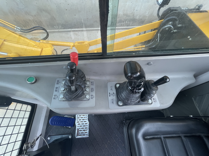 Leasing de QINGDAO PROMISING 3.5CBM Concrete Mixer Truck with Self-Loading Bucket CML350 QINGDAO PROMISING 3.5CBM Concrete Mixer Truck with Self-Loading Bucket CML350: foto 8 Leasing de QINGDAO PROMISING 3.5CBM Concrete Mixer Truck with Self-Loading Bucket CML350 QINGDAO PROMISING 3.5CBM Concrete Mixer Truck with Self-Loading Bucket CML350: foto 8