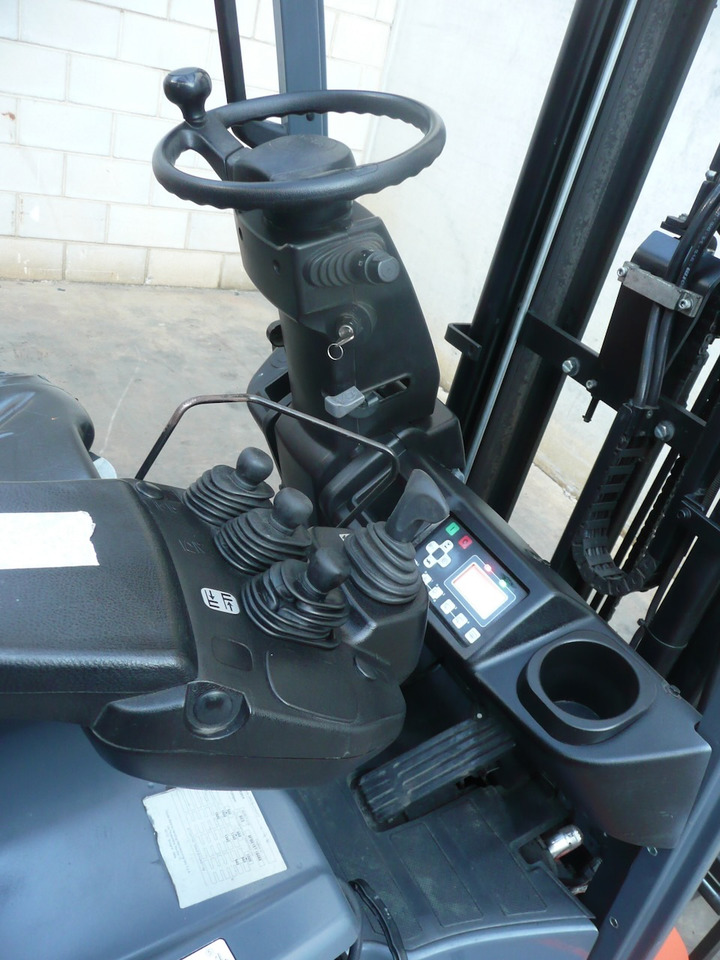 Carretilla elevadora eléctrica Toyota 8FBE15T: foto 8