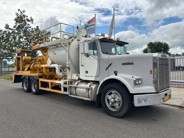 Freightliner 3 AXLE RIGID BODY chassis cabine - Camión chasis: foto 1 Freightliner 3 AXLE RIGID BODY chassis cabine - Camión chasis: foto 1